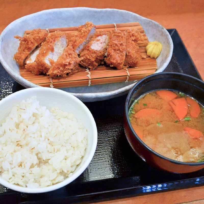 ロースとヒレのあい盛りランチ(山かつ 屋島店 )