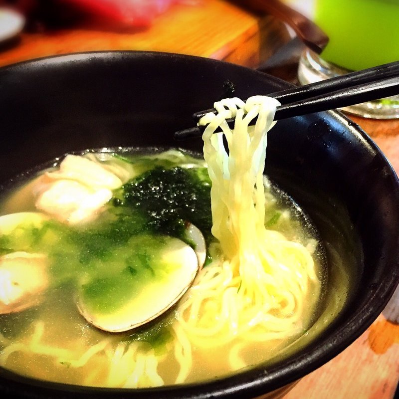 蛤スープと生海苔が香るはまぐりラーメン(はまぐり屋串左衛門)