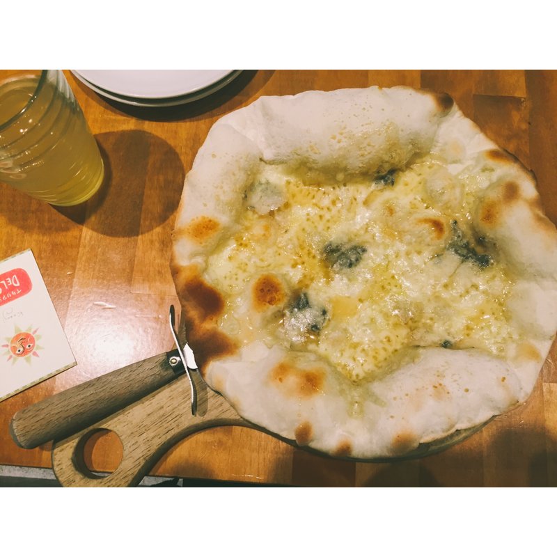 ピッツァ ゴルゴンゾーラ はちみつがけ(デルソル 高円寺店)