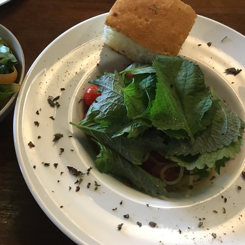 しその葉とまるごとトマトのオイルスパゲティ(ヴィラマーゴ （VILLAMAGO）)