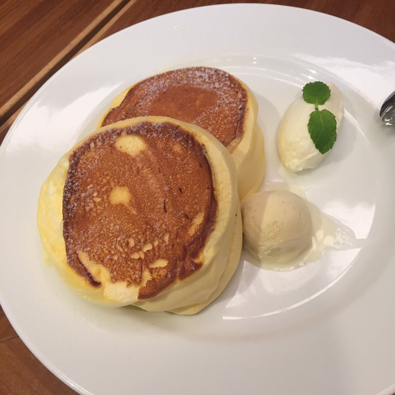 スプーンで食べるホットケーキ(ブラザーズカフェ なんば店 （BROTHERS Cafe）)