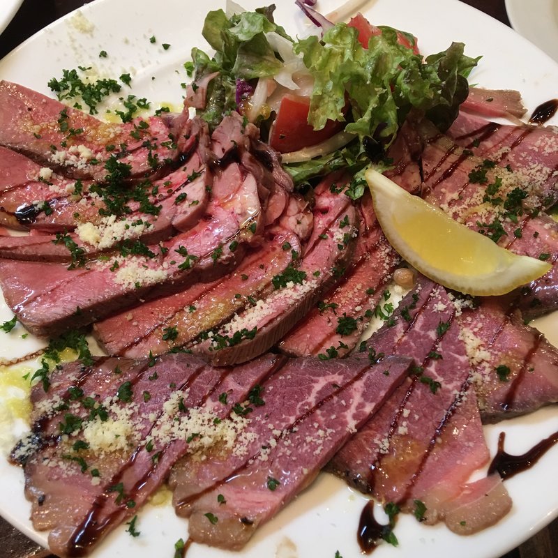 牛肉赤身と牛タンのよく張り食べ比べ(ピエーノ フェスタ （PIENO festa）)