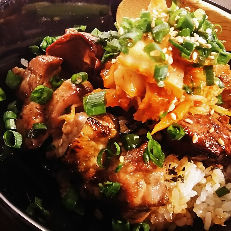 キムチ焼き鳥丼(TORIKO)