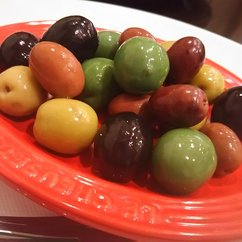 三種のオリーブのマリネ(東陽町バルKAZ)