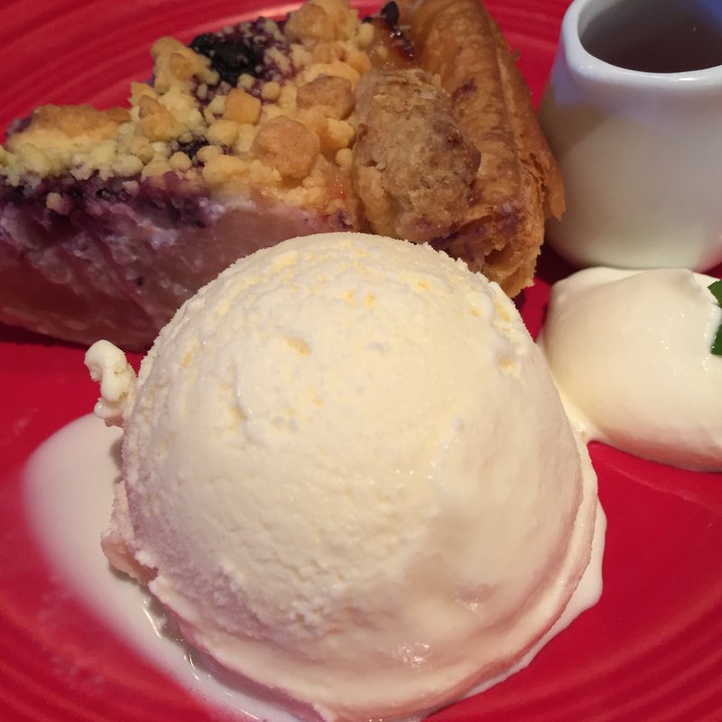 リコッタチーズとブルーベリーのアップルパイ(GRANNY SMITH APPLE PIE & COFFEE 横浜店)