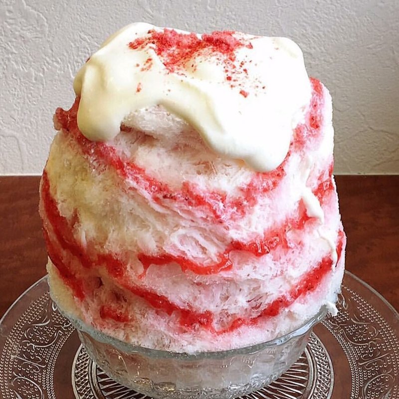 ストロベリーフロマージュホイップのせ(がるる氷 （GARuRu KO-RI）)