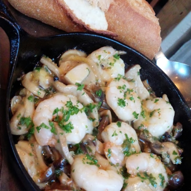 エビときのこのアヒージョ(gastropubGOZO )