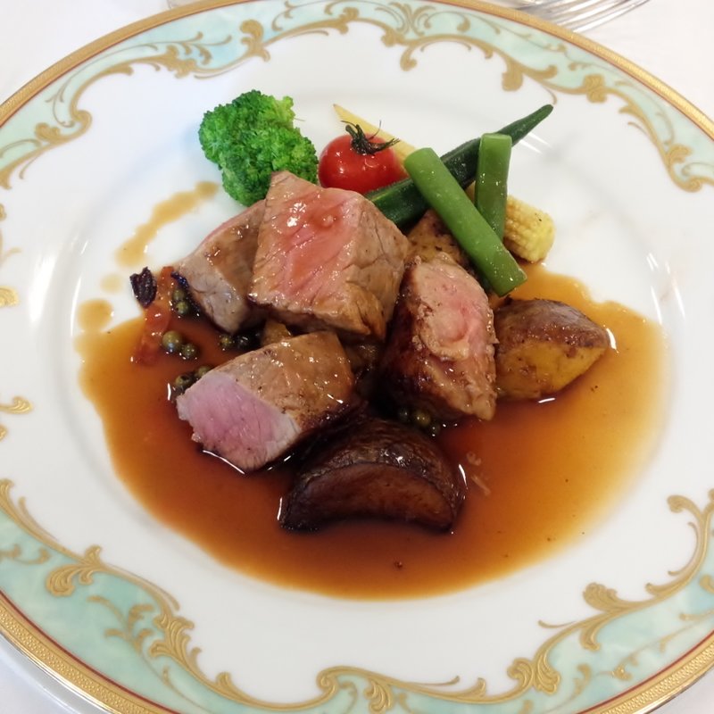牛ロースのポワレ　ポワブルヴェールソース(AVANCREX in AsaoGarden)