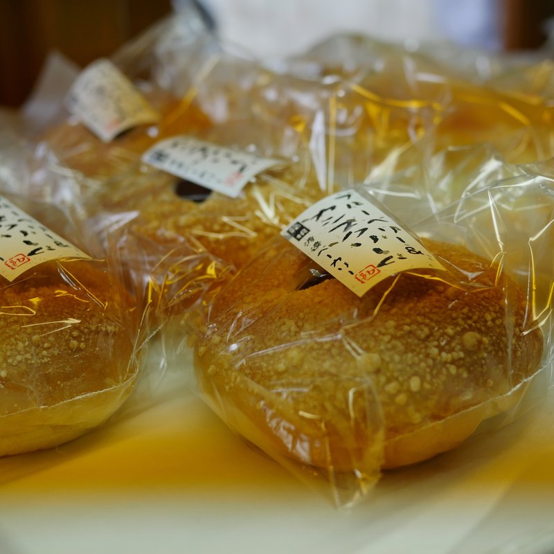 ブルーベリー&カシスクリームパン(渡邊ベーカリー （渡辺ベーカリー ワタナベベーカリー）)