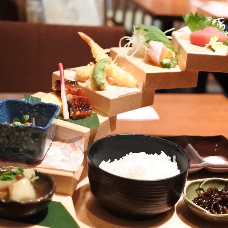 階段盛り御膳(旬彩庵 北浜店)