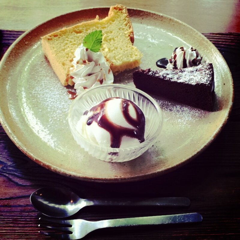 ケーキプレート(ヤサシイウタ )