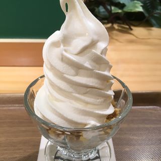純生ソフトクリームwithグラノーラ〜3種のソース〜(ソリッド・アンド・リキッド )