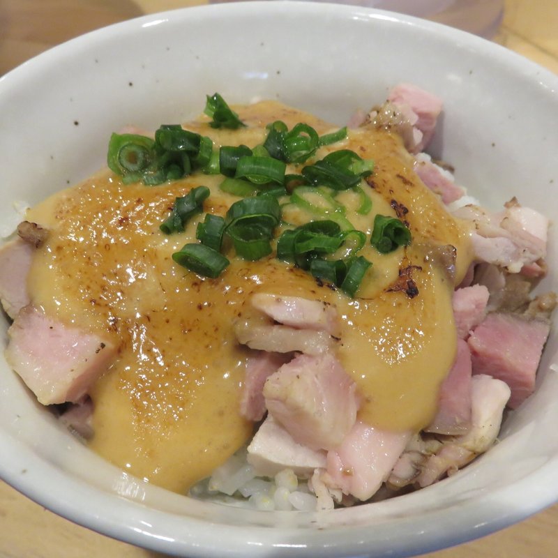 レアチャーシュー丼(ふく流らーめん 轍 本町本店 （ワダチ）)