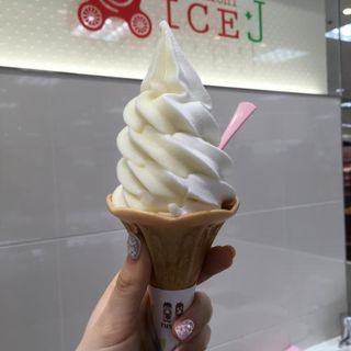 湘南ゴールド×ミルクソフトクリーム(横濱馬車道アイス)