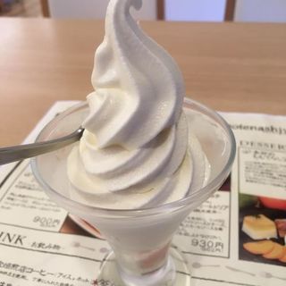 鳥取大山 白バラソフトクリーム(ビストロカフェ ももてなし家)