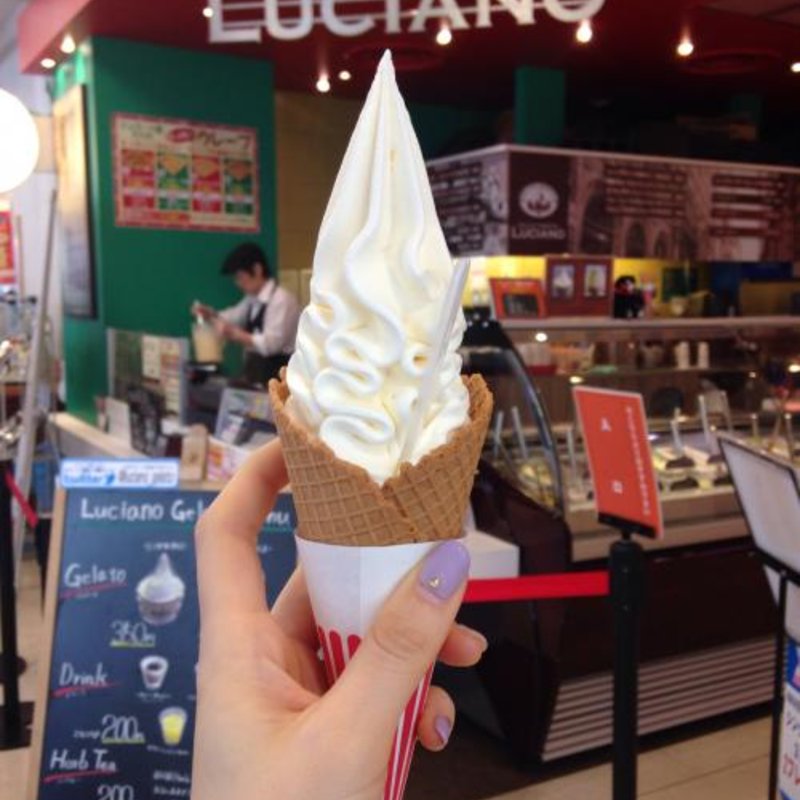 黄金ミルクソフトクリーム(ルチアーノ・ジェラート イオン相模原店 （LUCIANO GELATO）)