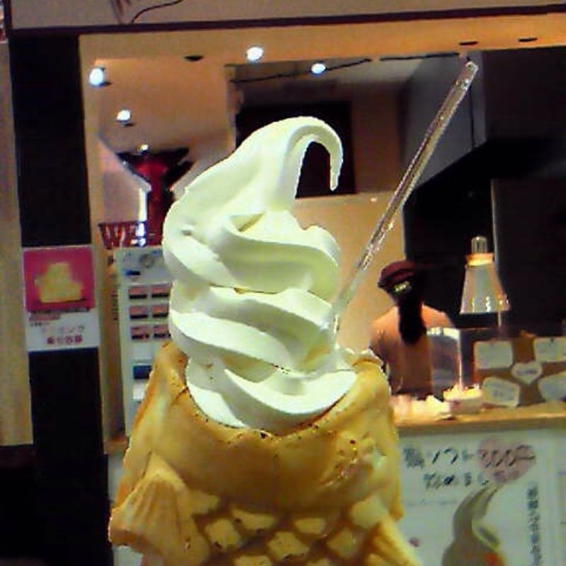 鯛ソフトクリーム(鯛パフェ 横浜ワールドポーターズ店)