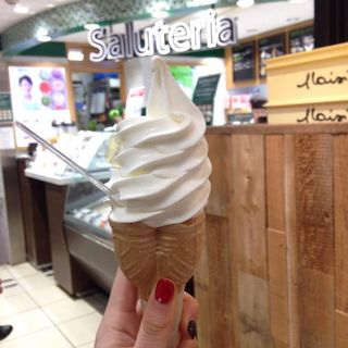 東京の牛乳ソフトクリーム(Saluteria(サルテリア) 西武池袋店)