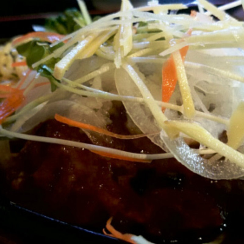 ジンジャービーフハンバーグ(洋中食堂 りゅうしょうえん)