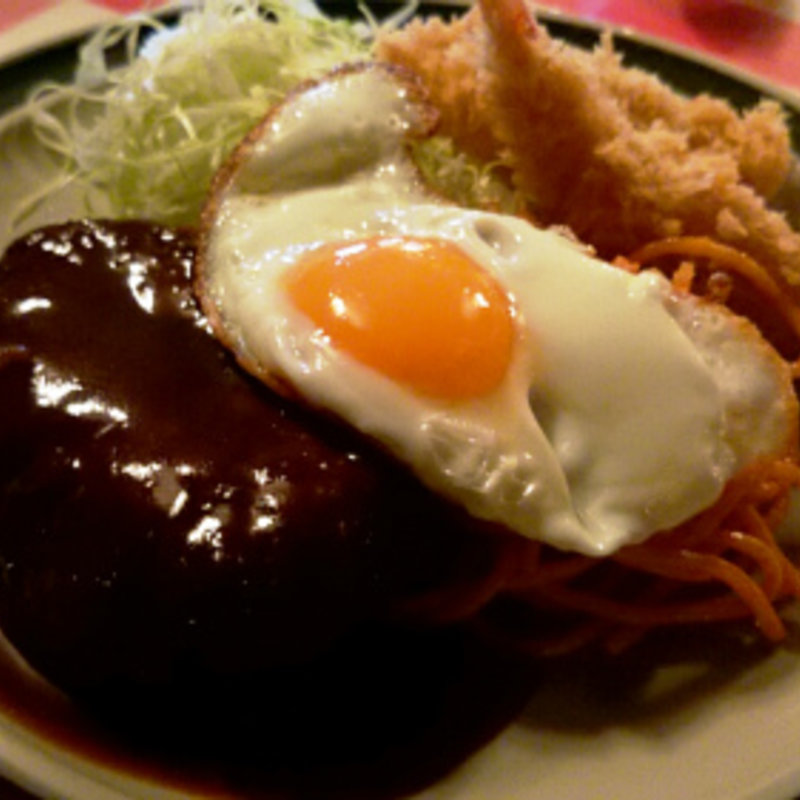 ハンバーグ目玉焼き・エビフライ(ビーバー)