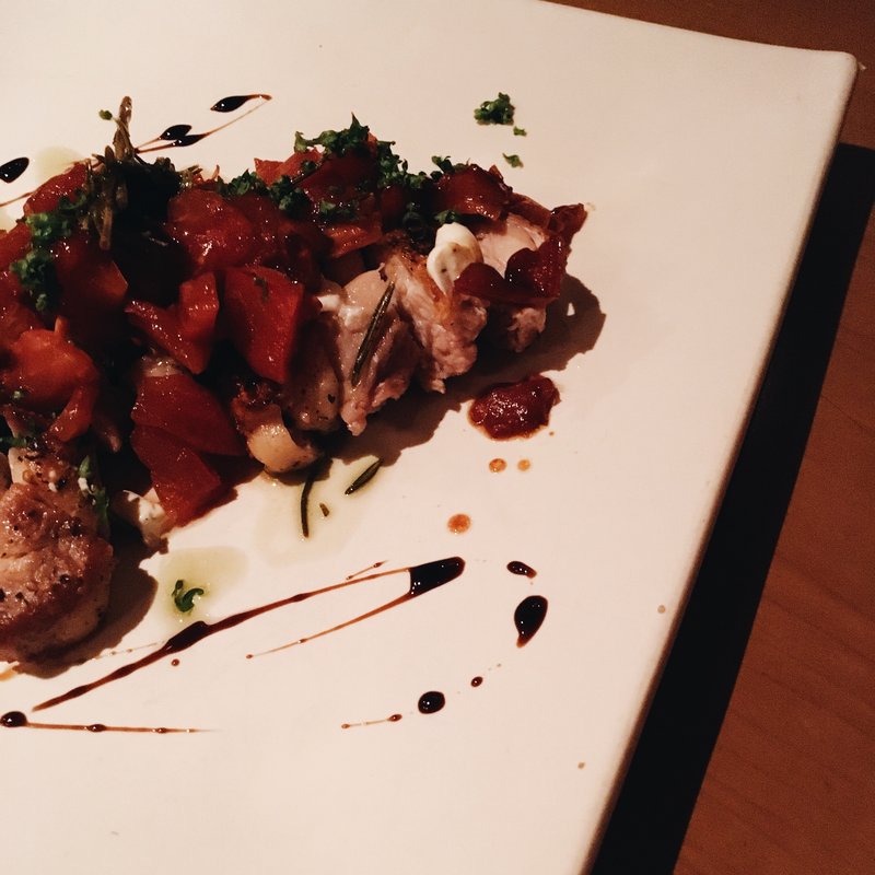 ローズマリーチキン トマトバルサミコソース(バニラビーンズ)