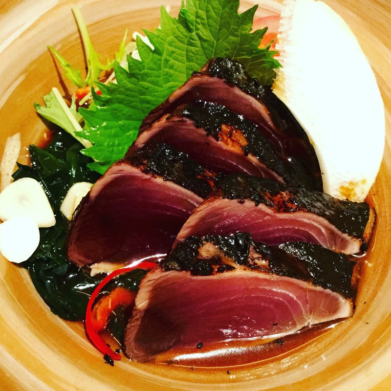 炭火焼き鰹たたき(土佐料理 祢保希（ねぼけ）丸の内店)