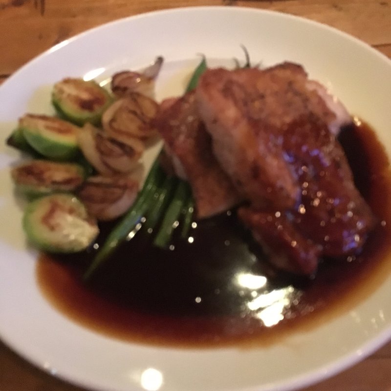 国産鶏もも肉のロースト(ボンダイカフェ)