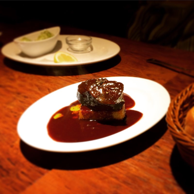 牛ほほ肉の赤ワイン煮のせチーズリゾット(イタリアンバル　2538 （ニコミヤ）)