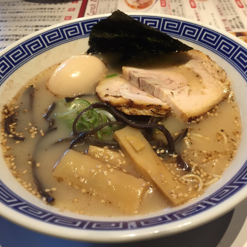 味玉とんこつラーメン(7匹の子ぶた)