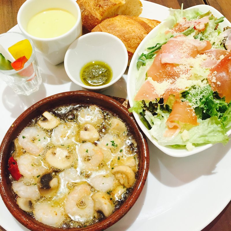 小海老ときのこのアヒージョランチ(スペイン料理＆バル ローザ・ローハ)