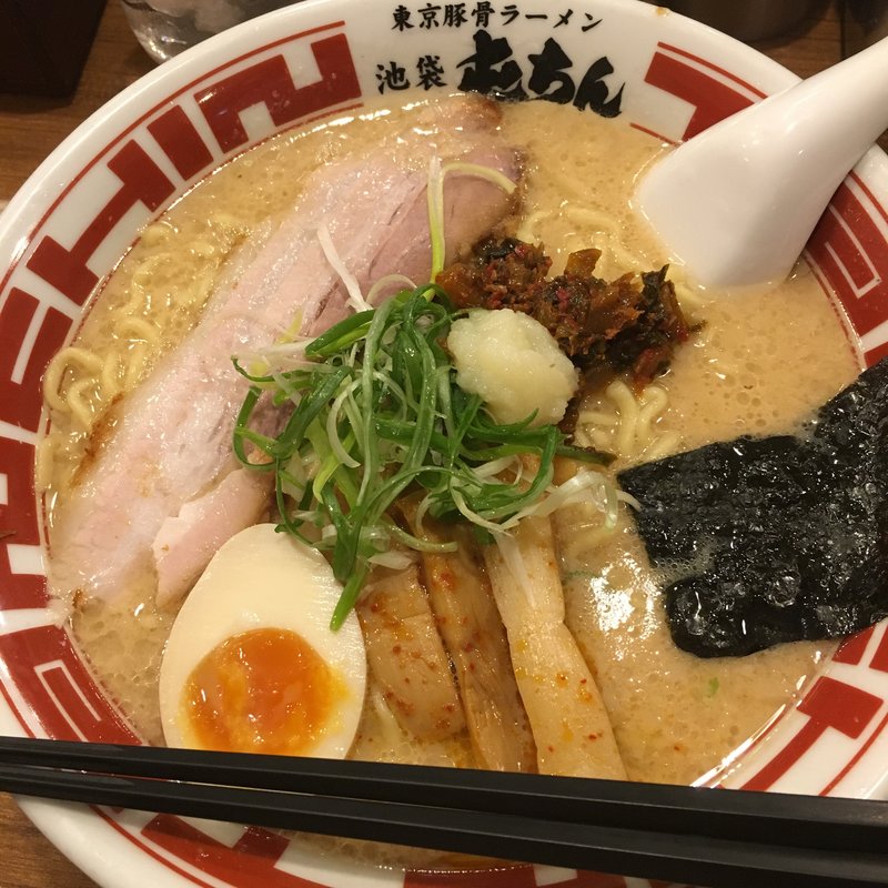 とんこつラーメン(屯ちん 池袋本店)