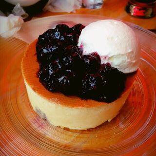 練乳ミルクの白 ～長野産ブルーベリーで～(Parlor Vinefru 銀座)