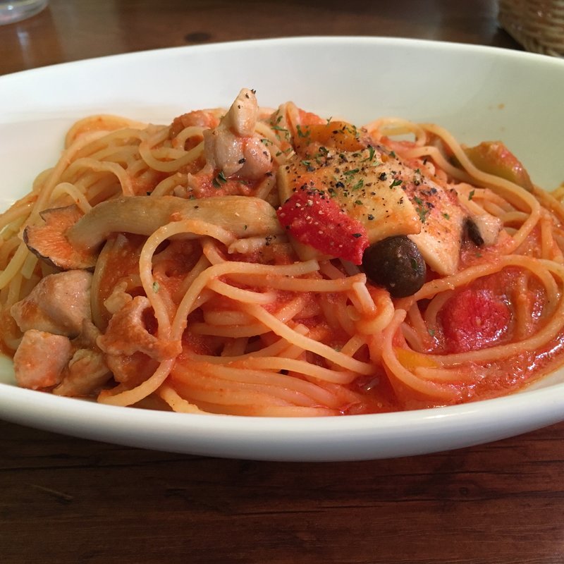 若鶏とキノコ、彩り野菜のトマトソース(ベビーフェイスプラネッツ西宮大浜店)