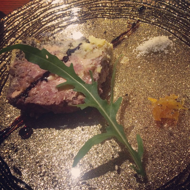 エゾジカとフォアグラの贅沢パテ(アン・ヴェール ワインとアラカルト)