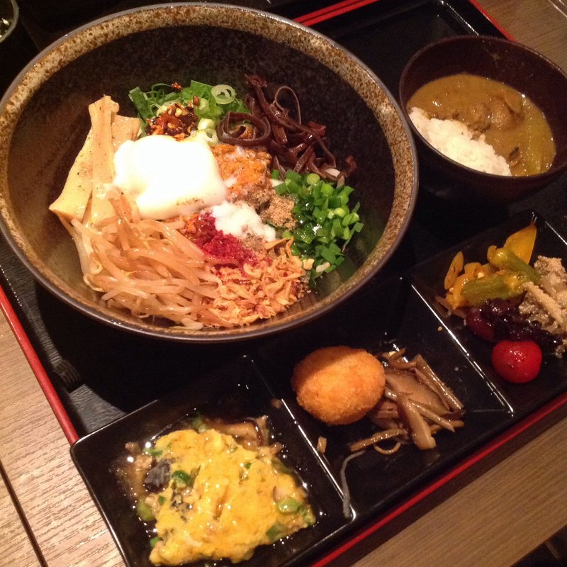 台湾混ぜそばアンドおばんざい食べ放題(つるこう)