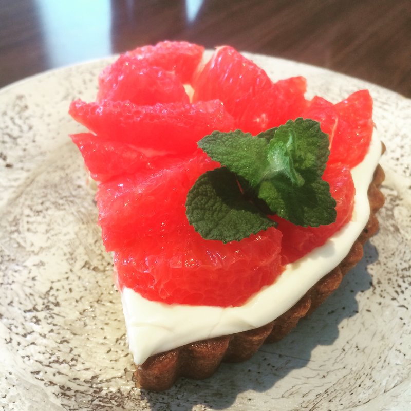 ピンクグレープフルーツのタルト(NIWA CAFE)