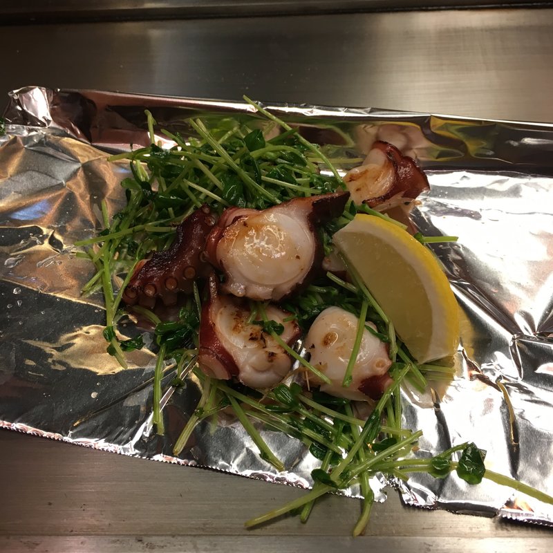 生タコと豆苗のガーリックソテー(鉄板とステーキのお店 OPERA-Namba- (旧 TEPPANとワインと蕎麦 つなぐ))