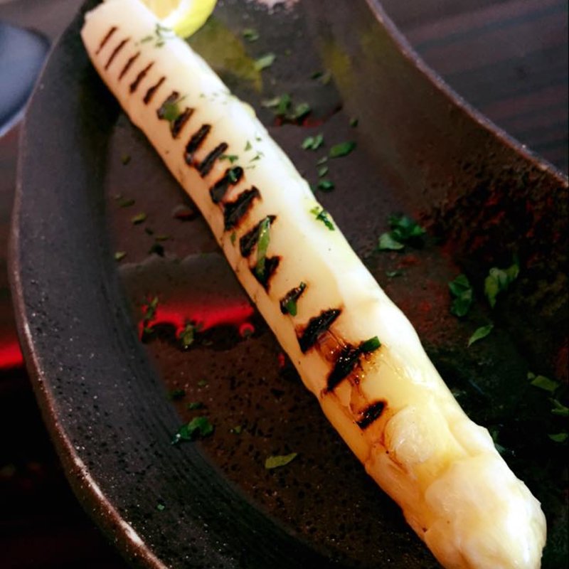 オランダ産極太ホワイトアスパラのグリル(Barbaro たまプラーザ)