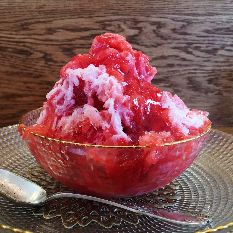 苺丸ごとかき氷(usagiya)