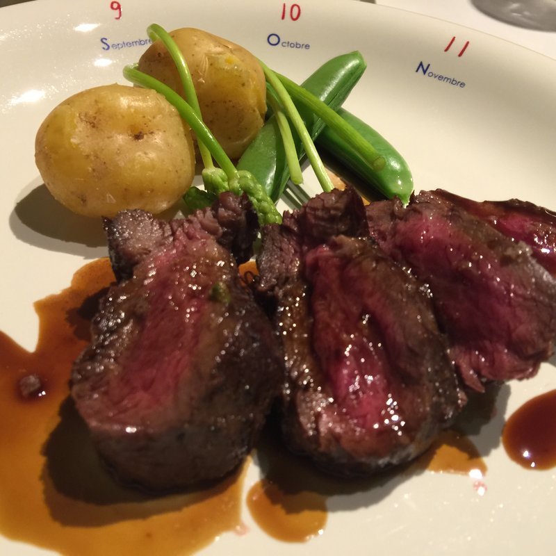和牛もも肉のステーキ(カフェ・ドゥ・シャンパーニュ)