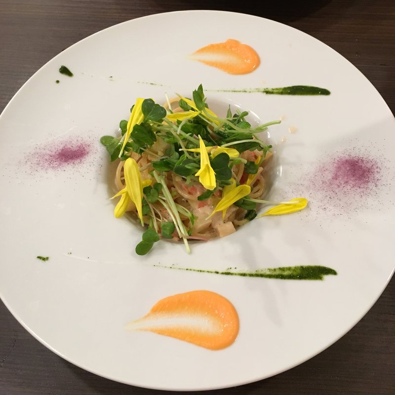 たっぷりの野菜を使った『プチ贅沢コース』(土の中のＳalad （サラダ）)