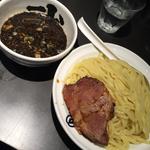 黒　つけ麺(麺屋武蔵 武骨相傳)