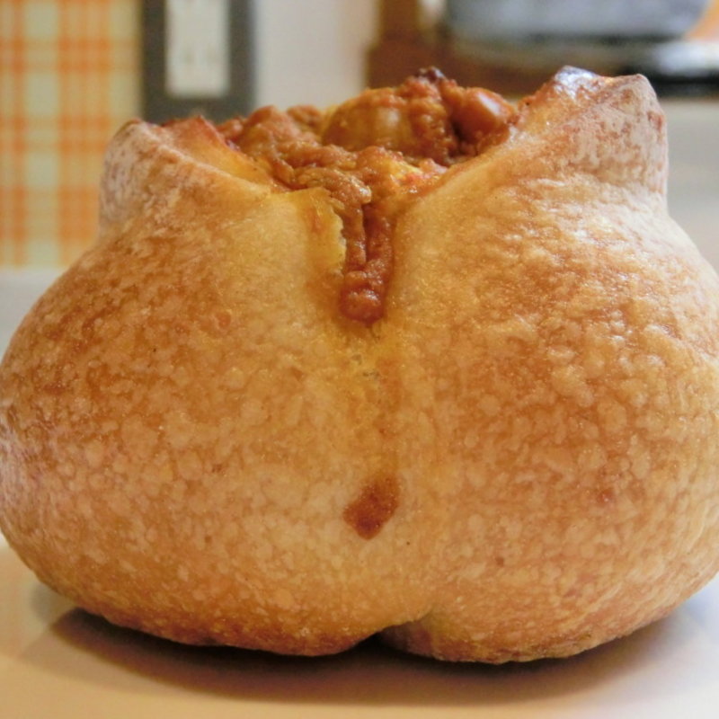 ひよこ豆とカレーの焼きカレーパン(Pain Au Sourire)