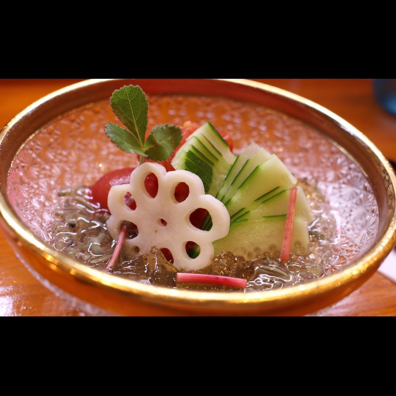 蓴菜と夏野菜の土佐酢がけ(新和食 幸家義太郎−さちや よしたろう−)