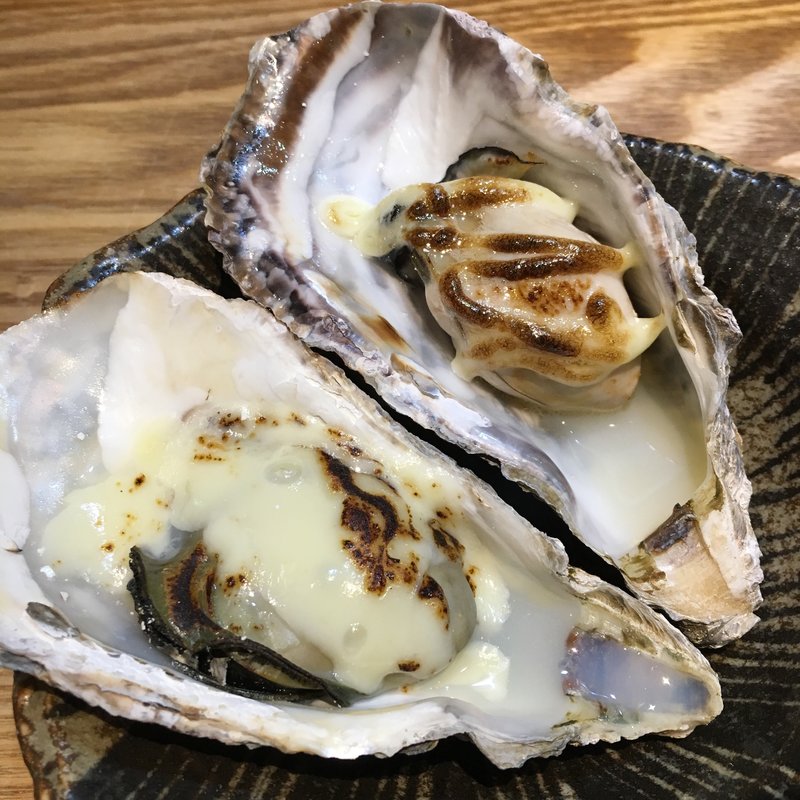 牡蠣の炙りチーズと炙りマヨ(かき鐵)