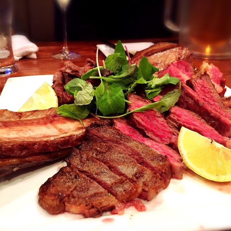 骨付き豚のソテー(バー 832(hachimitsu))