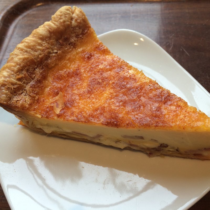 玉ねぎとベーコンのキッシュ(breadworks TENNOZ)