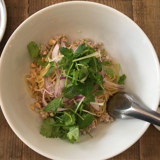 タイ風和え麺(冷・温)(フォンダ・デ・ラ・マドゥルガーダ)