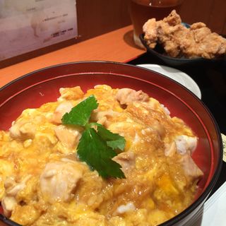 香草美水鶏親子丼(鶏三和 エキュート赤羽店)