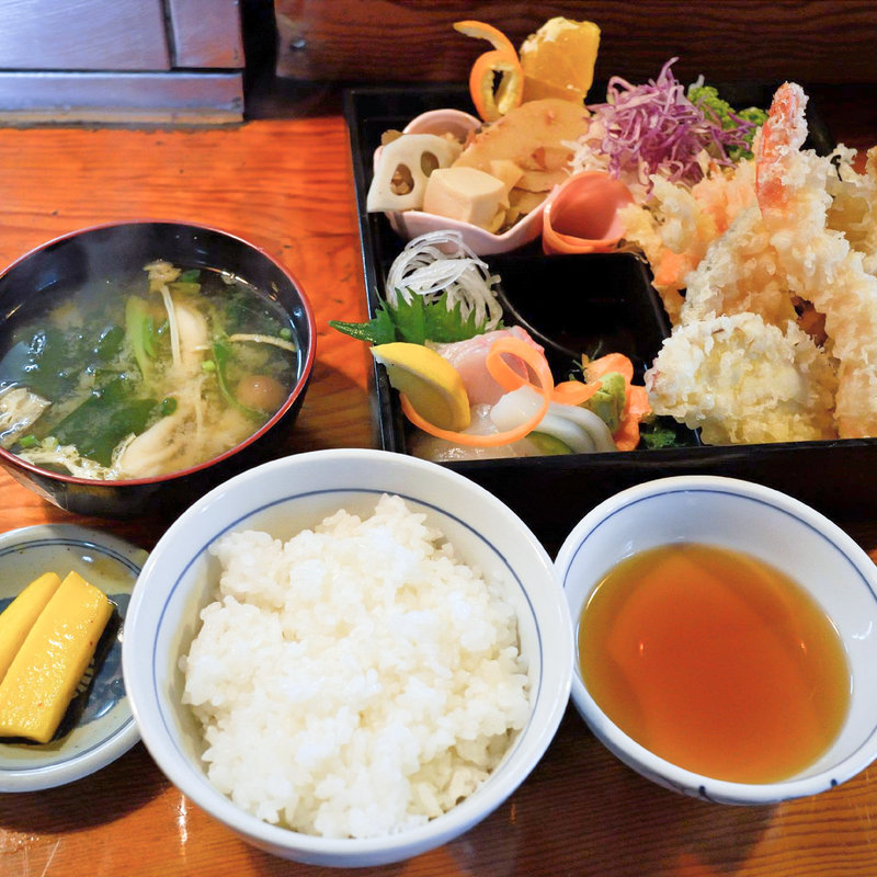 幕ノ内定食(内海八 )